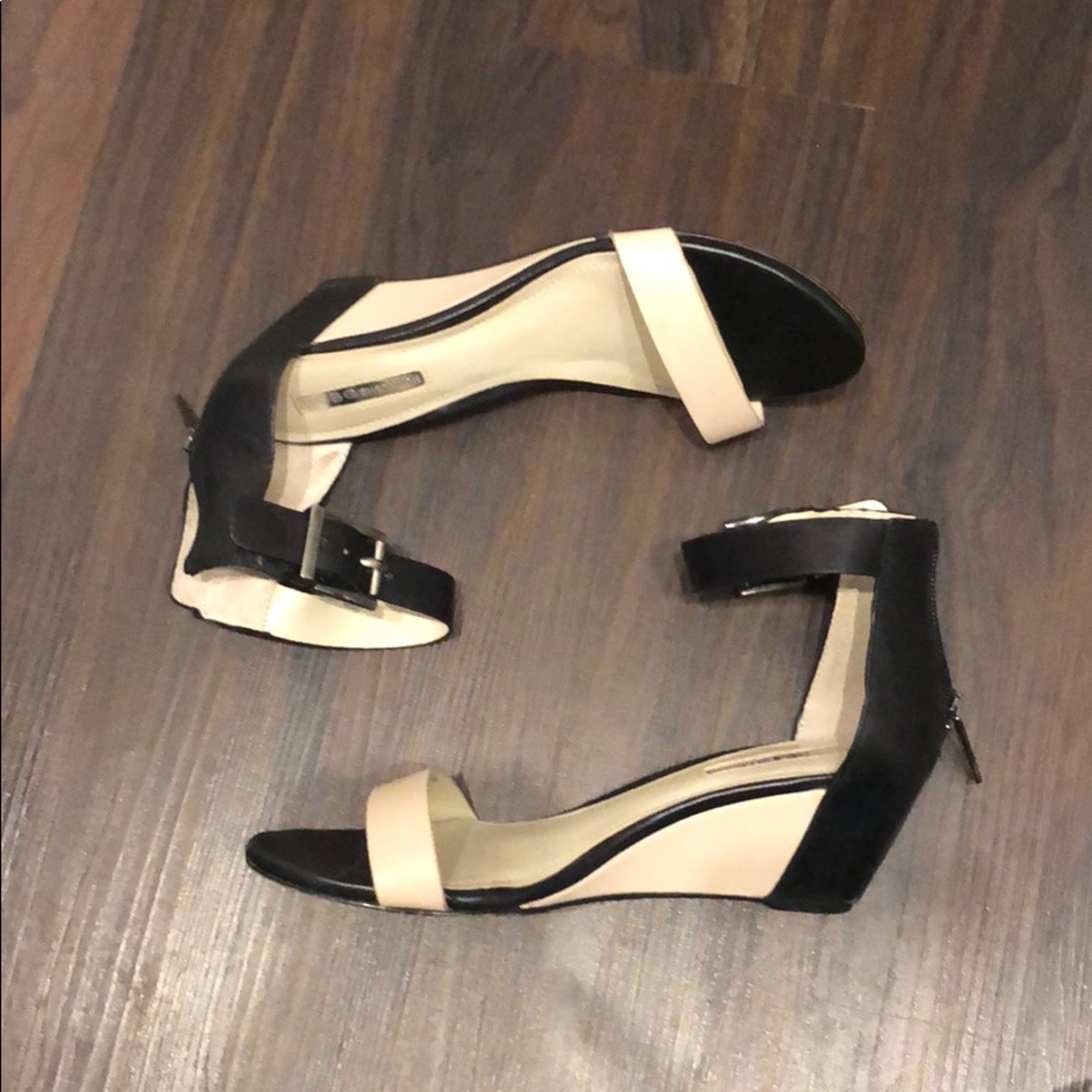 Kitten heel sandal (ivory and black)